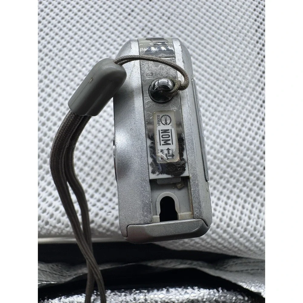 Sony Cyber-shot DSC-S700 7.2MP Digital Camera Silver Parts Repair Not Working